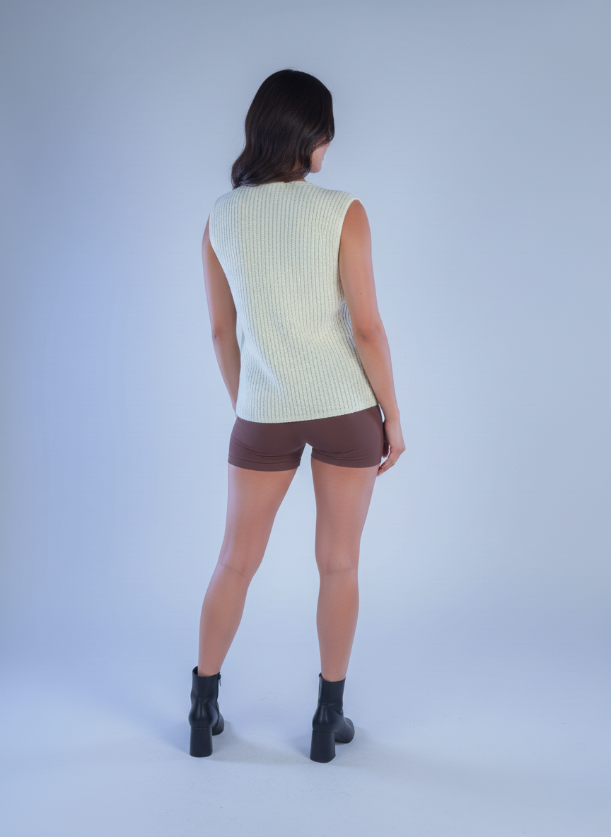 Chaleco tejido abotonado con bolsas al frente