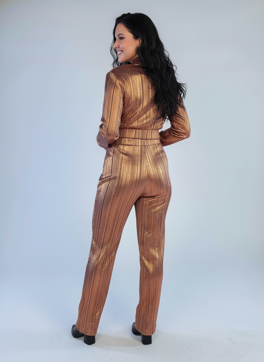 Conjunto satinado de crop top y pantalon