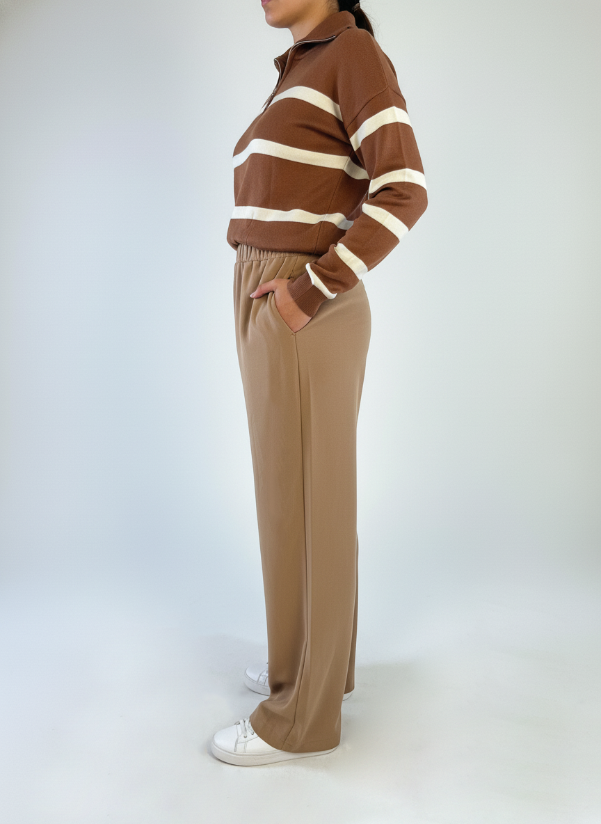 Pantalón beige amplio con elástico en cintura