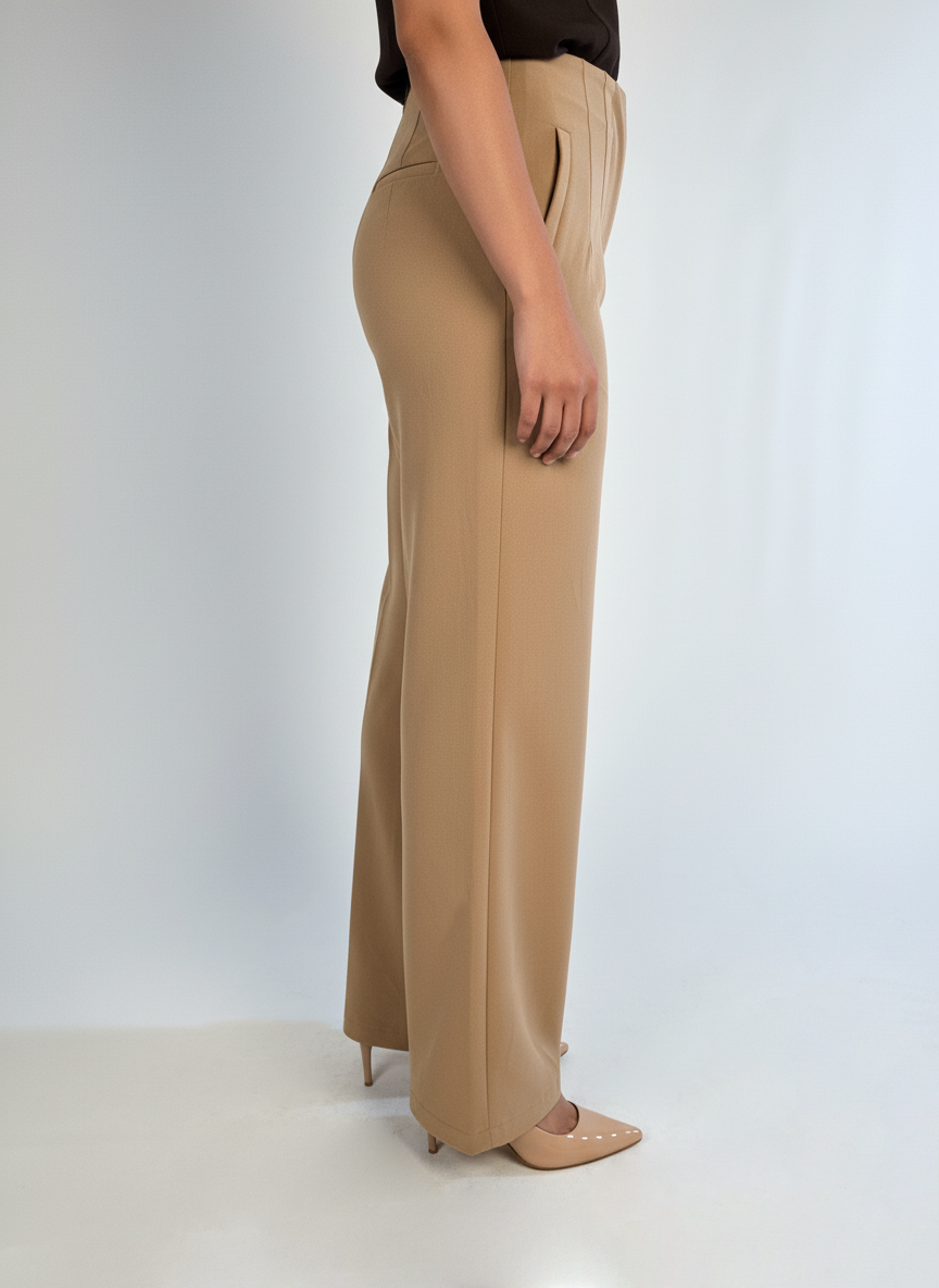 Pantalón beige con pinzas cierre de ziper