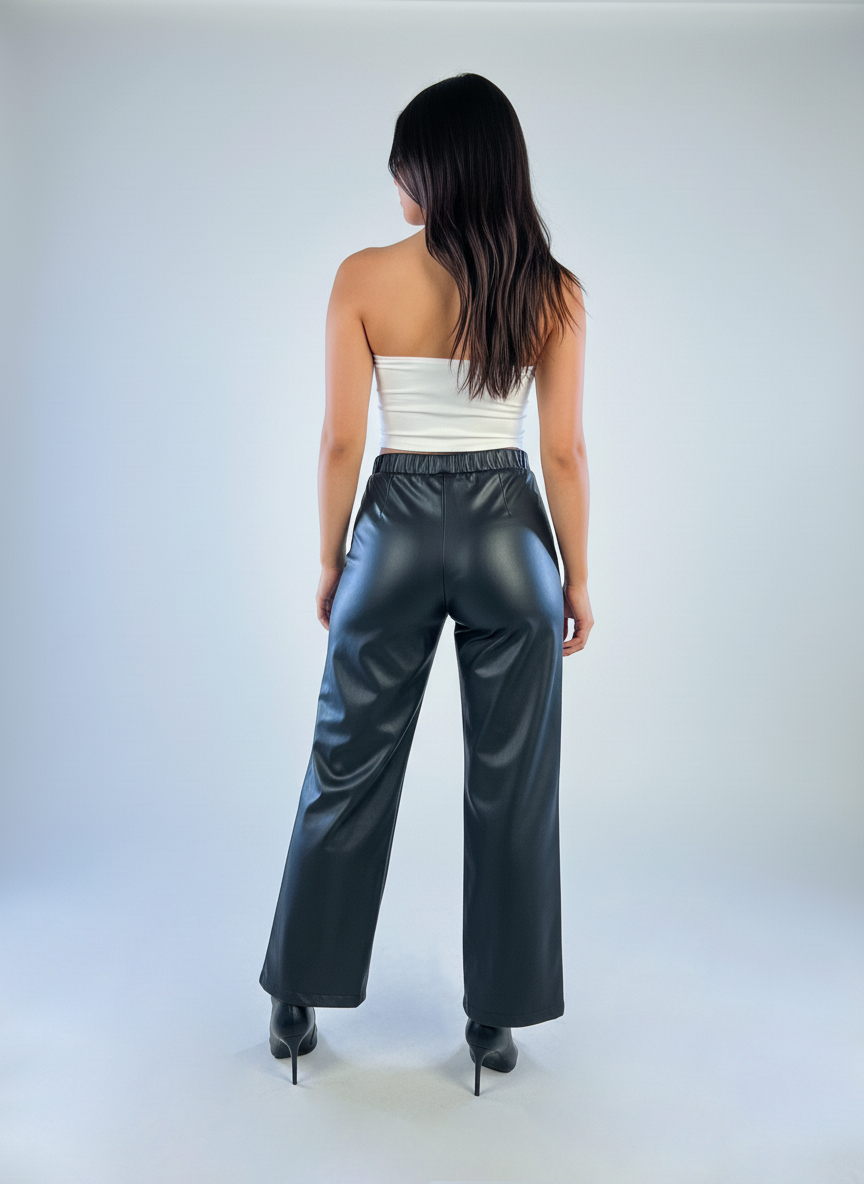 Pantalón negro de vinipiel corte recto