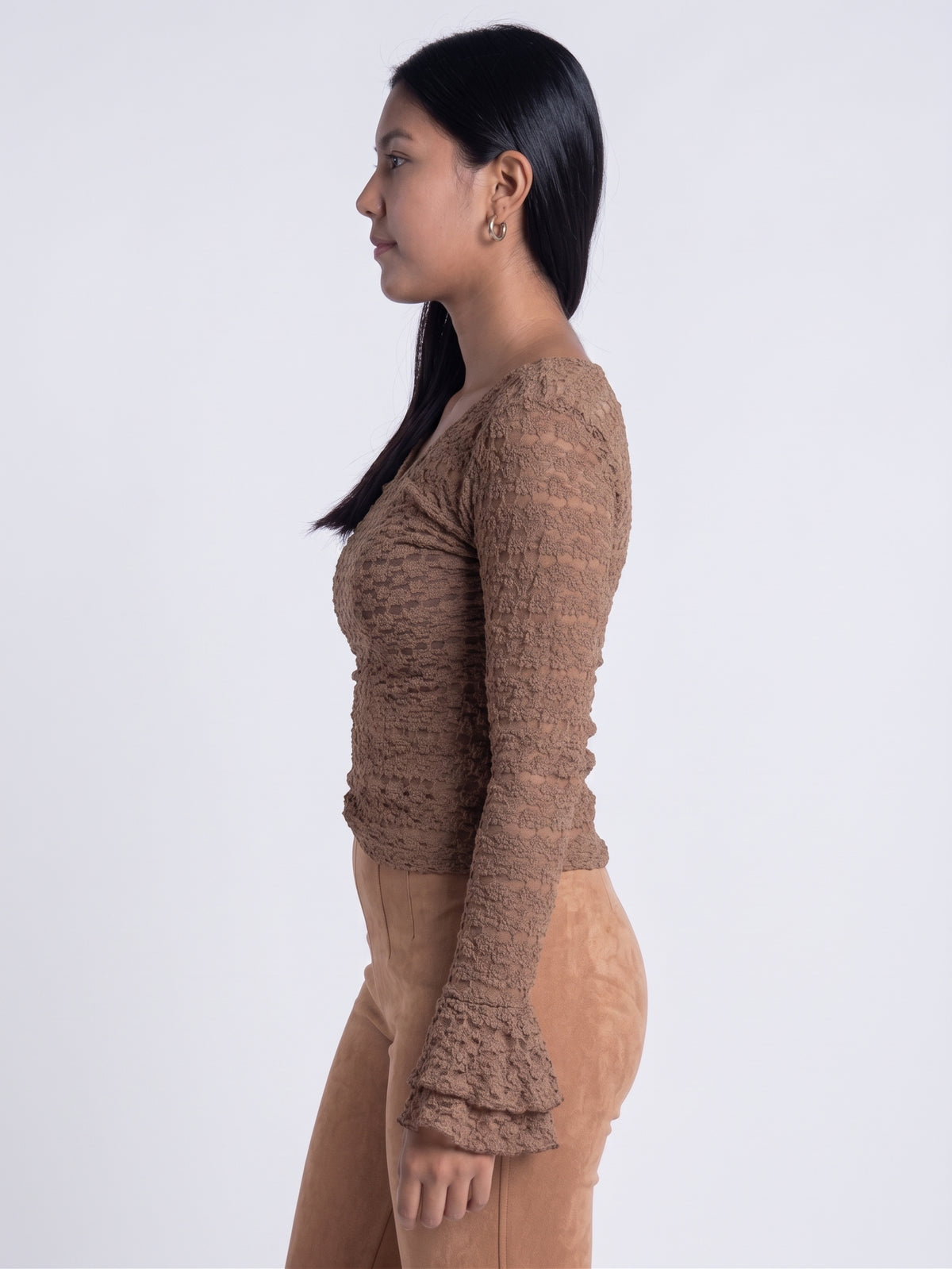 Blusa cafe cuello en V de encaje