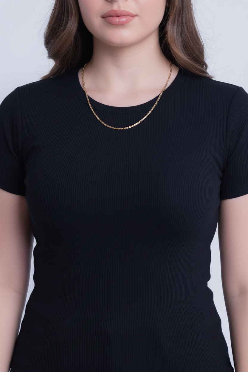 Blusa negra de cuello redondo acanalada