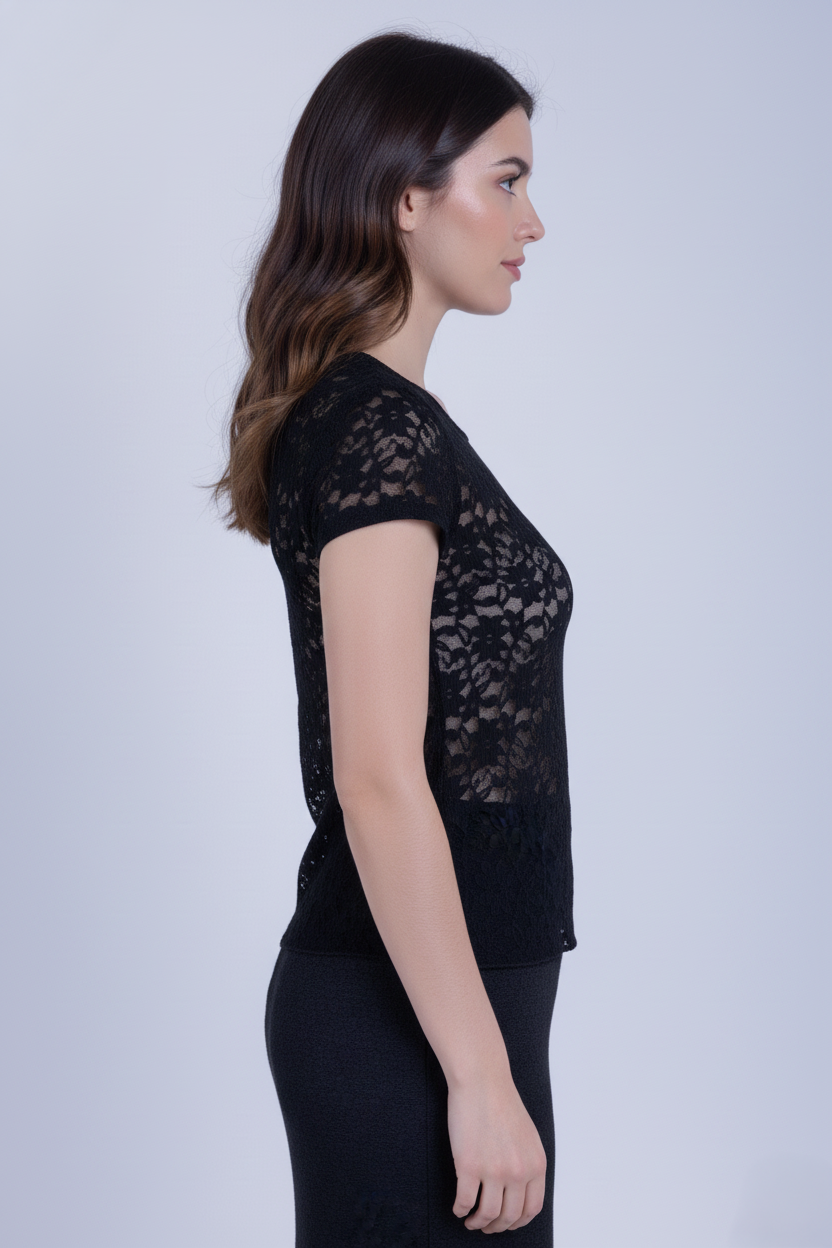 Blusa de encaje trasparente negra abotonada