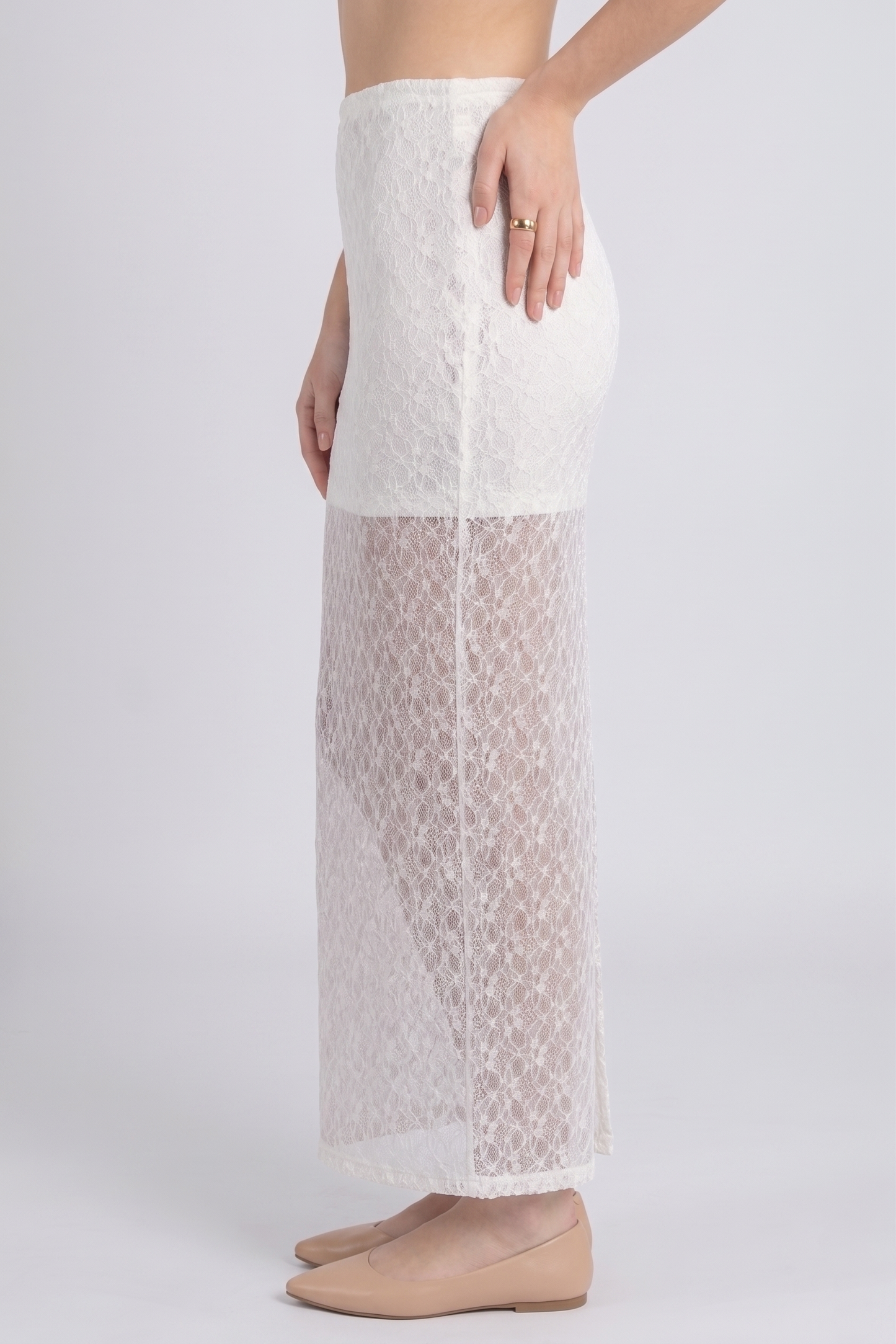 Falda blanca con ensamble de encaje trasparente