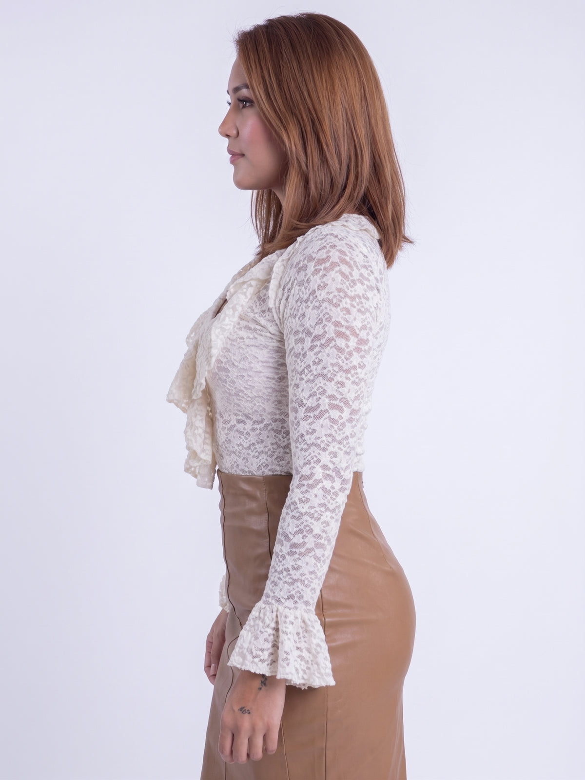 Blusa guinda de encaje con olanes y manga amplia (Copia)
