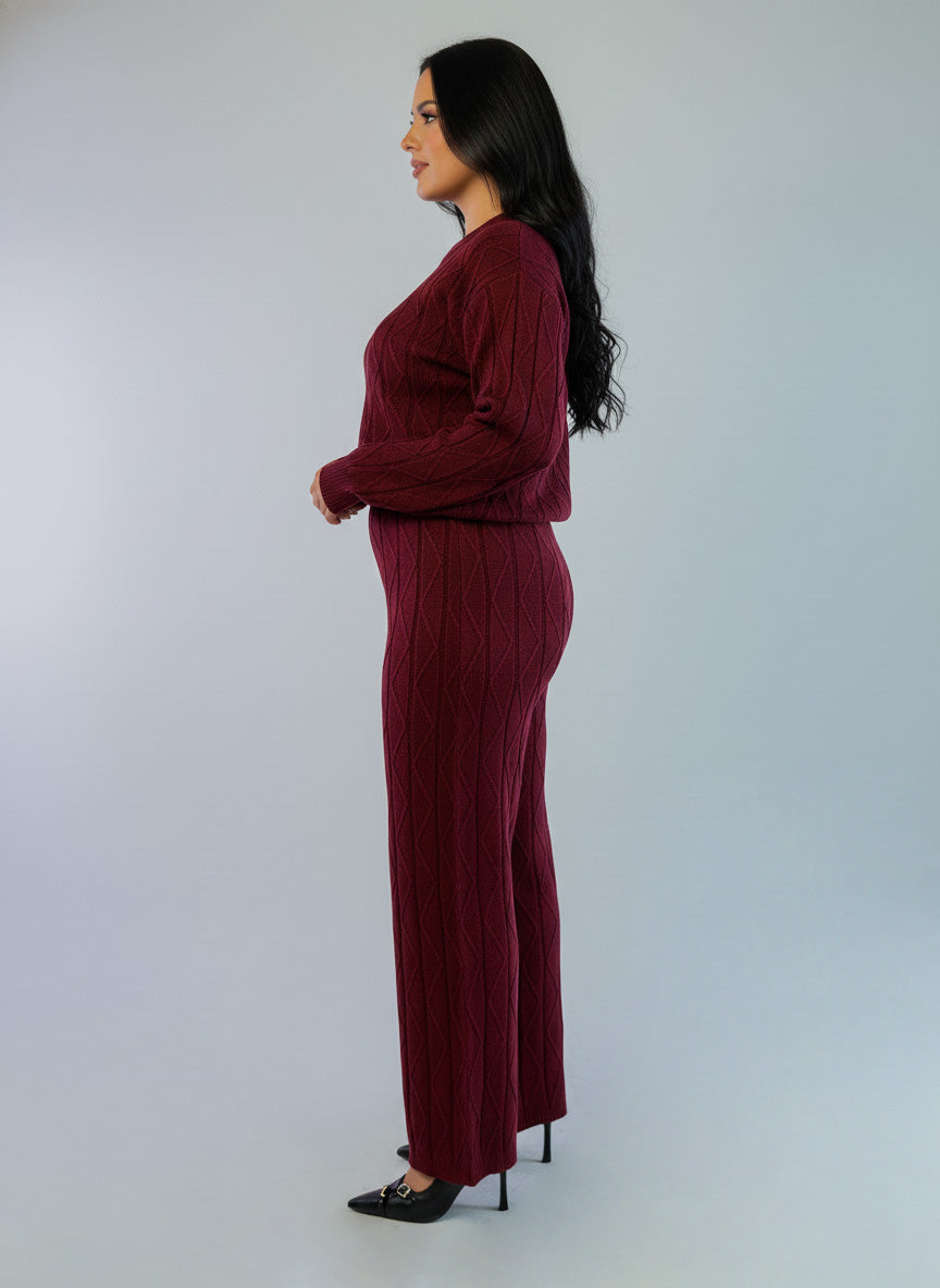 Conjunto calientito tipo suéter guinda de pantalonera y blusa