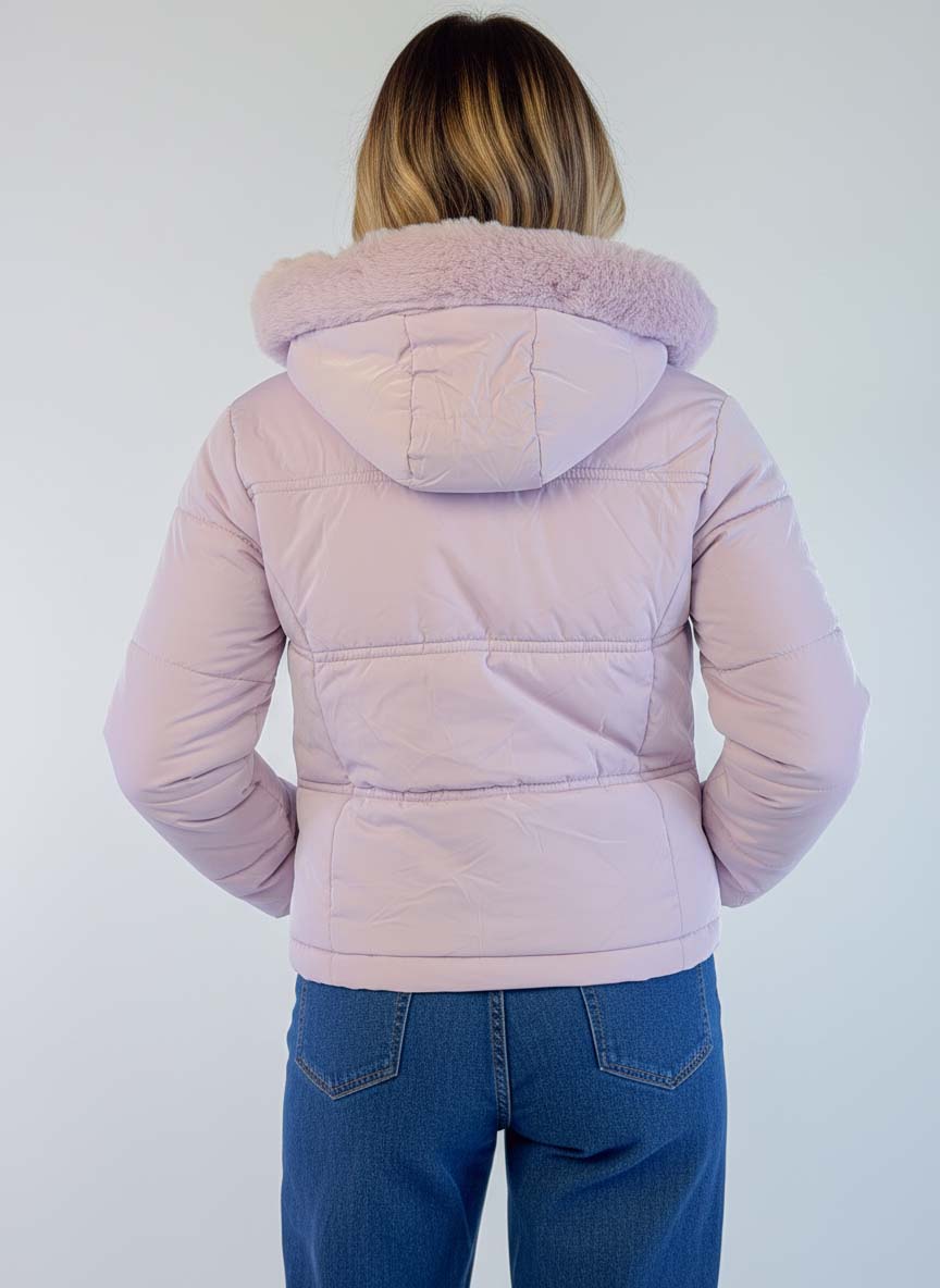 Chamarra color lima con ziper y capucha con peluche