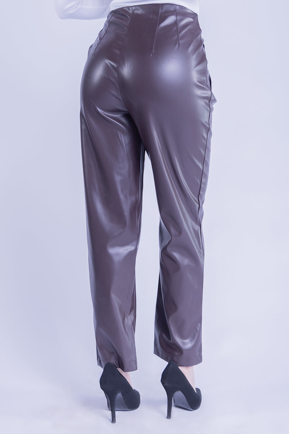 Pantalon de vinipiel con pinzas