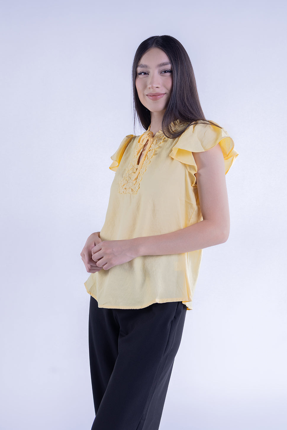 Blusa amarilla con manga corta y tejido