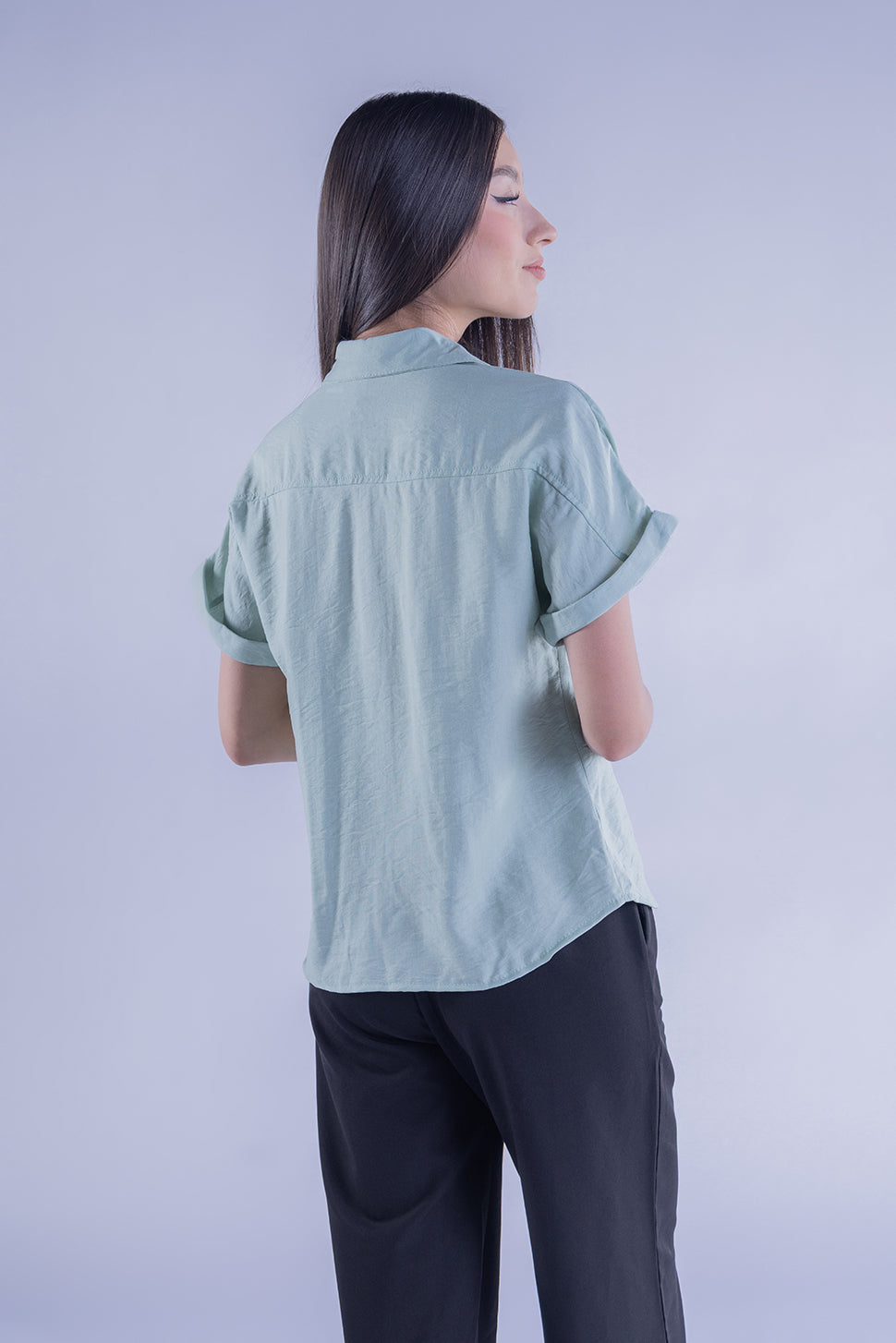 Blusa verde abotonada manga corta de lino