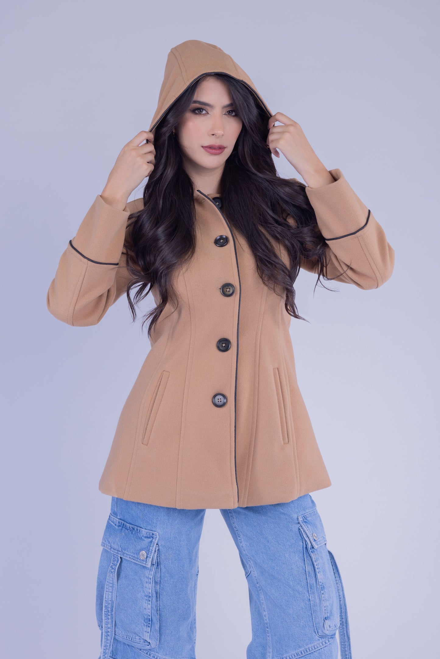 Abrigo abotonado de invierno con capucha desmontable