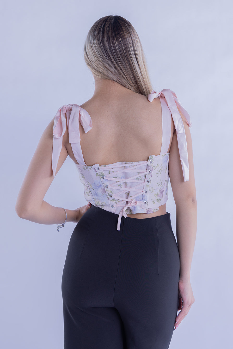 Corset estampado de rosas con amarre en hombros