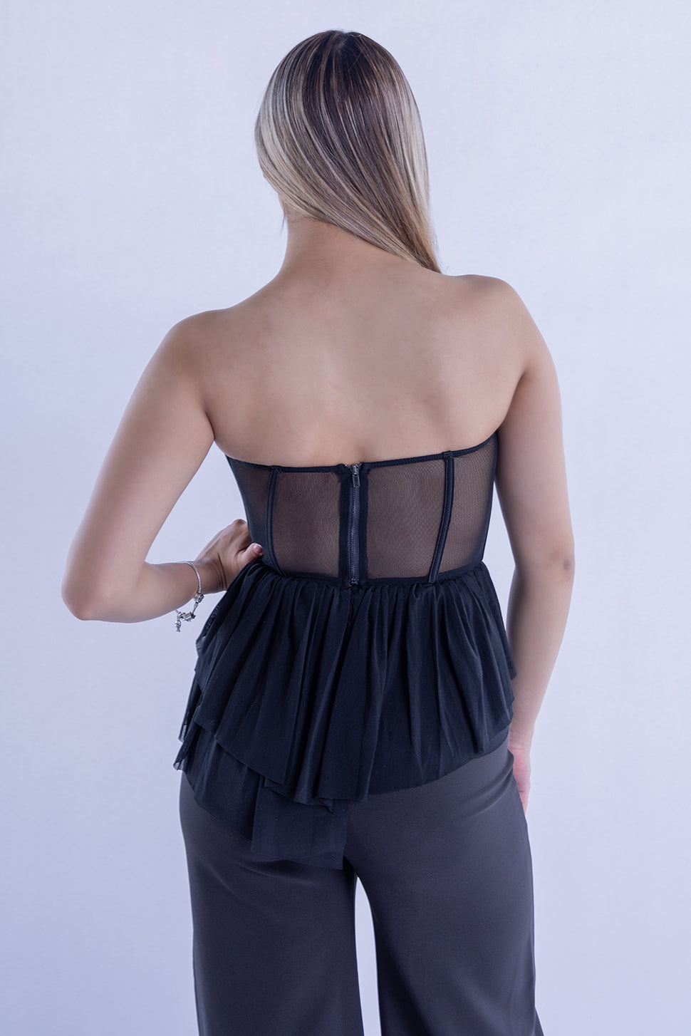 Crop top mesh stapple con copas