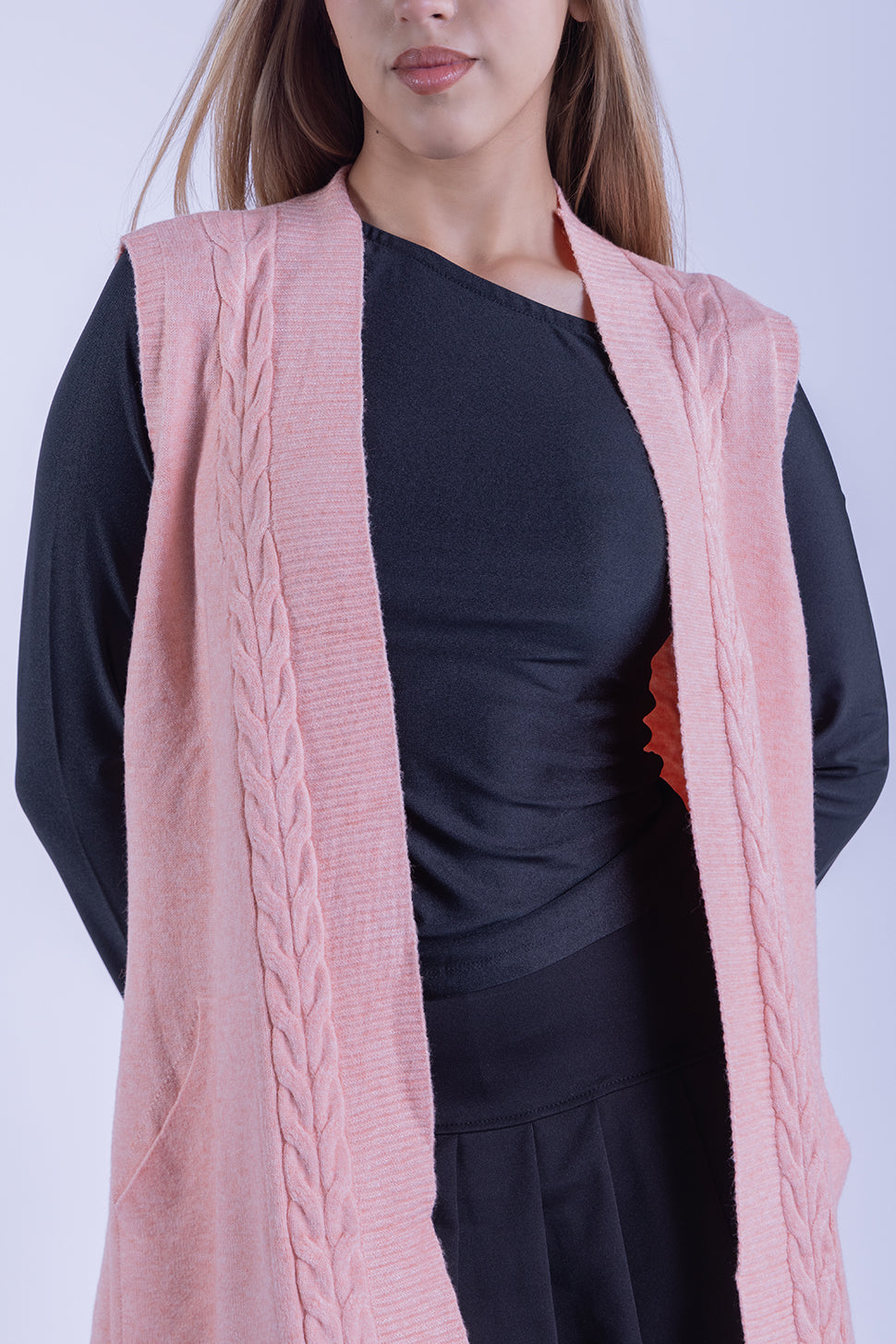 Chaleco abierto salmon con figuras decorativas