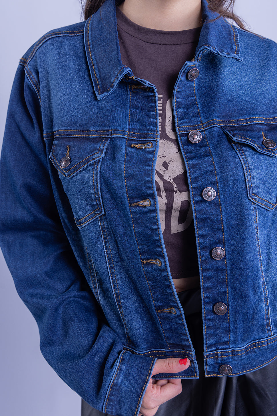 Chamarra de mezclilla abotonada