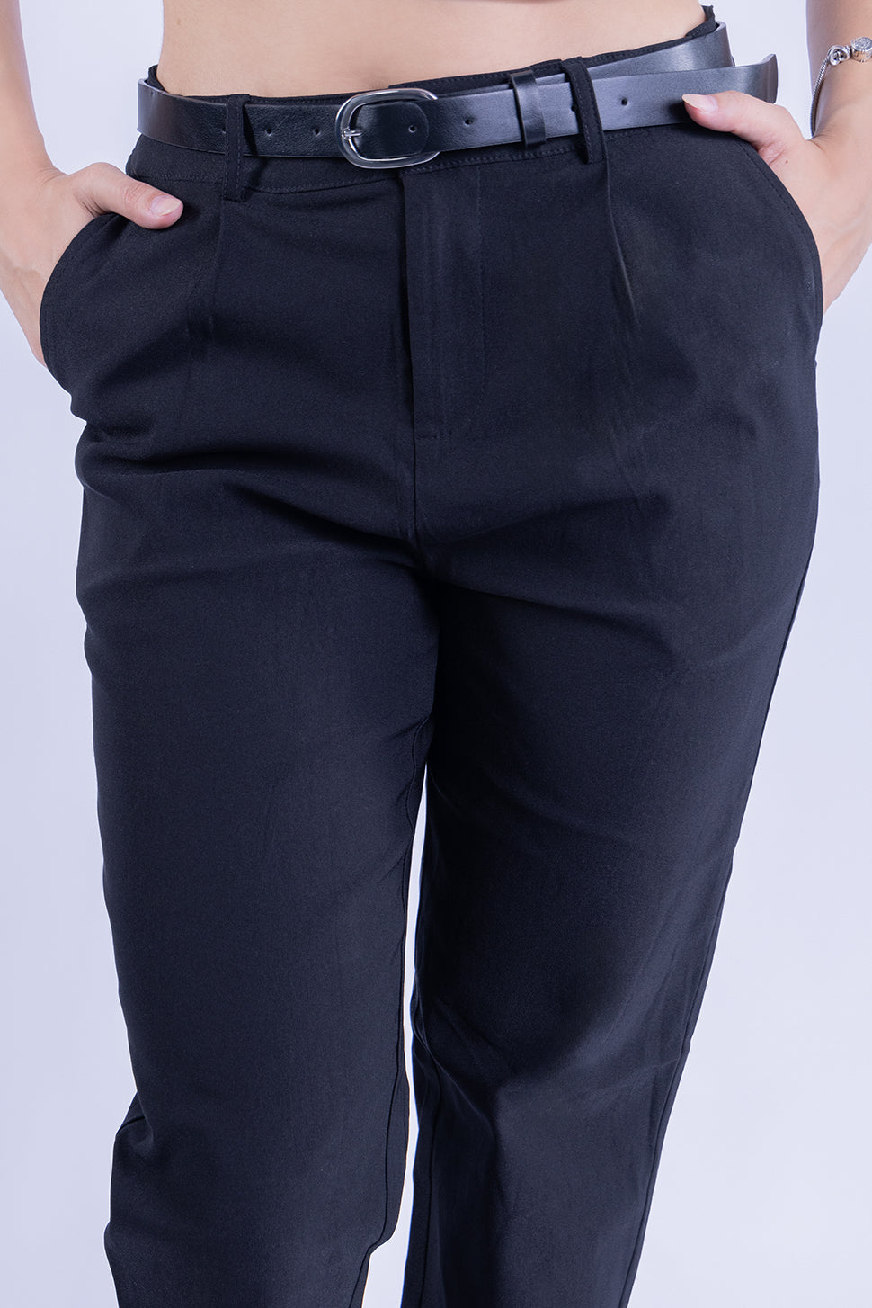 Pantalón corte recto con cinto