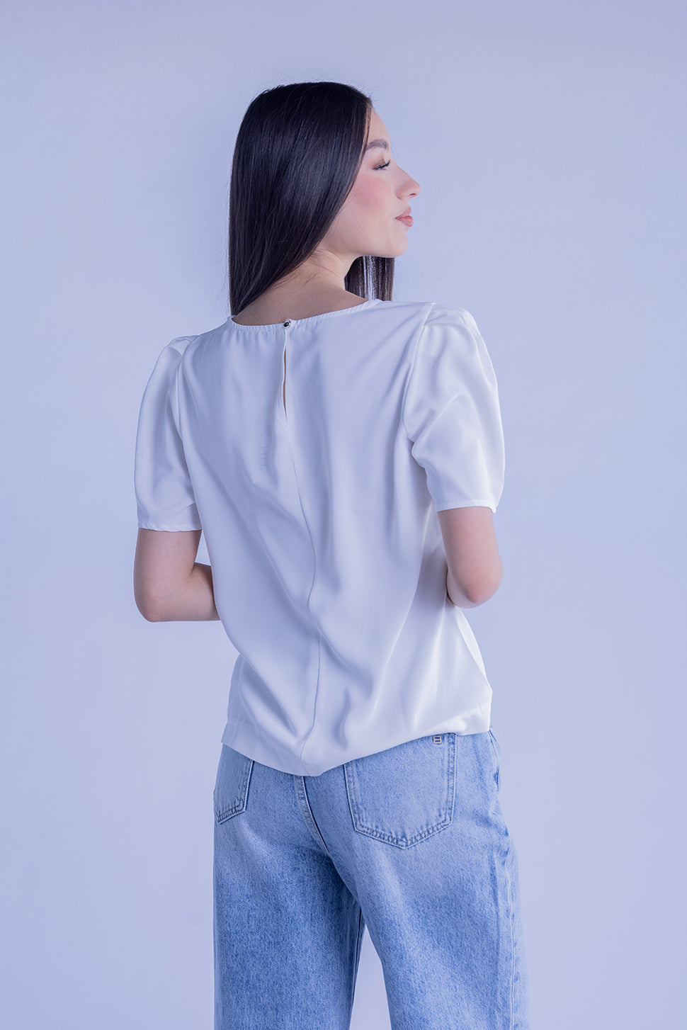 Blusa blanca con manga de globo