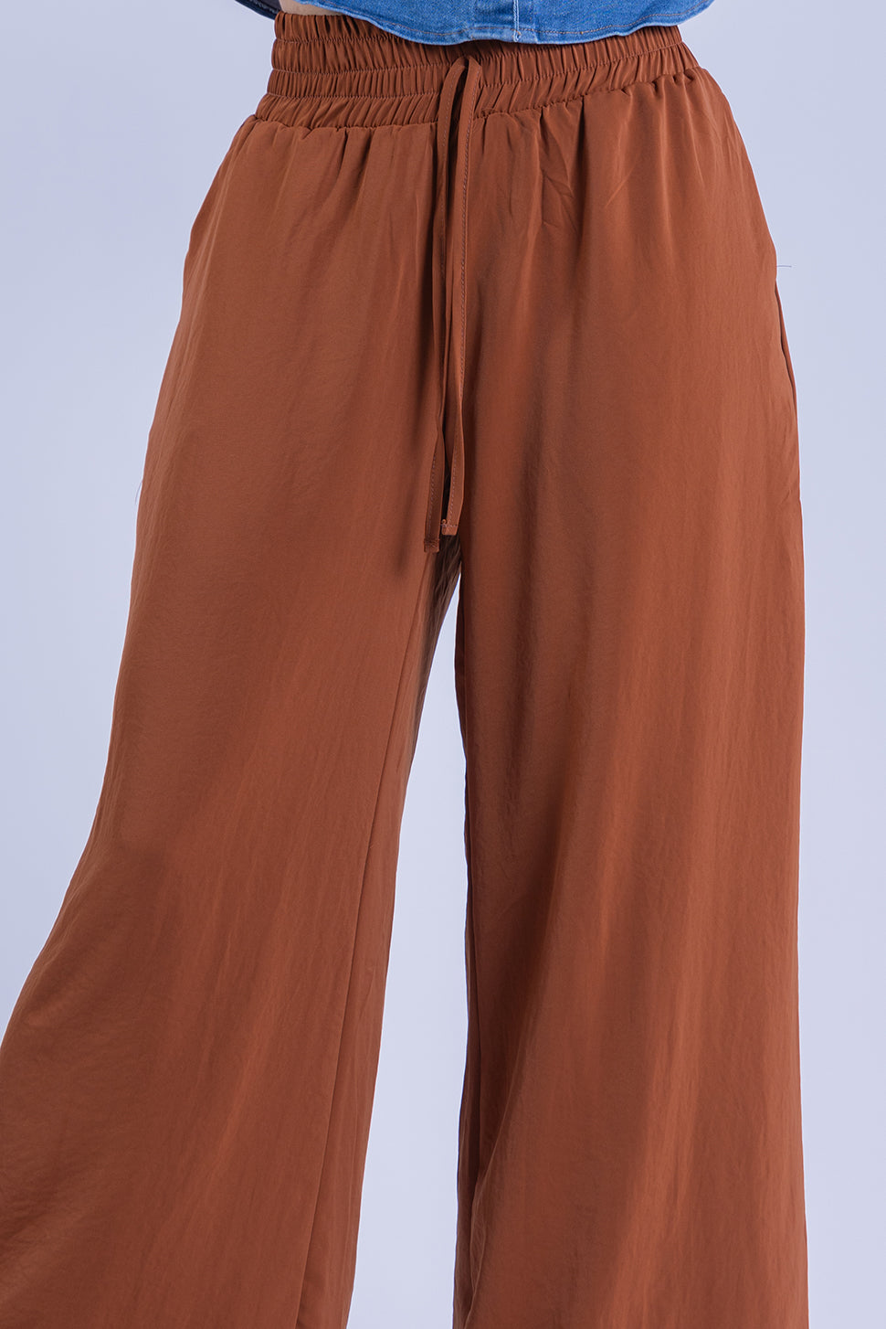 Pantalón de corte recto con elástico en cintura