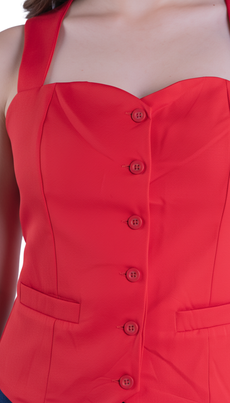 Chaleco rojo de tirantes abotonado