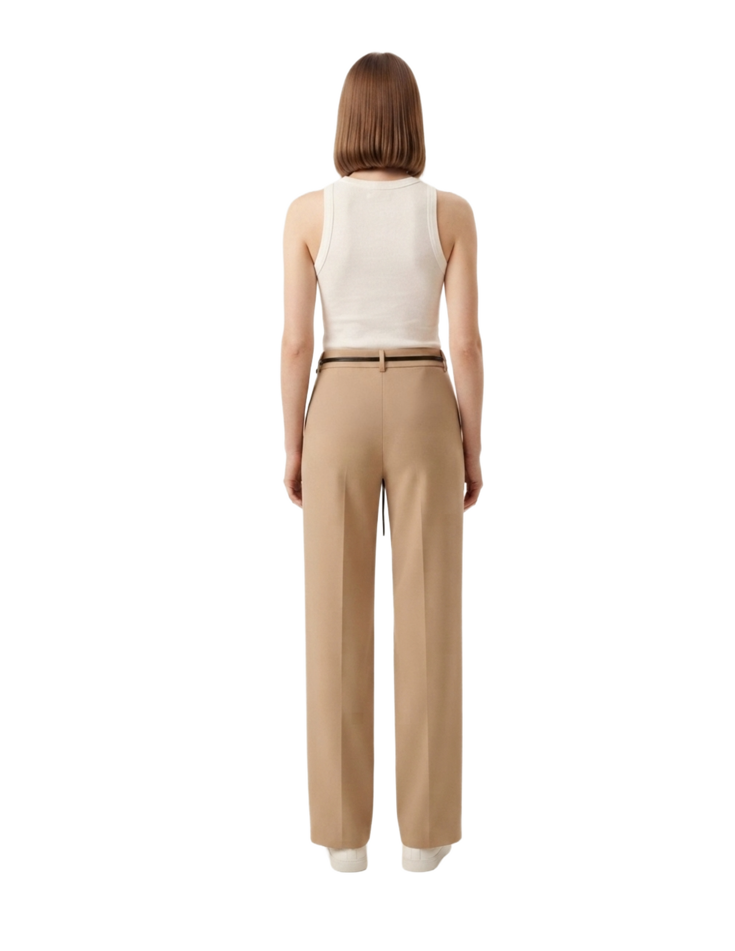 Pantalón beige con cinturón de tiras y hebilla