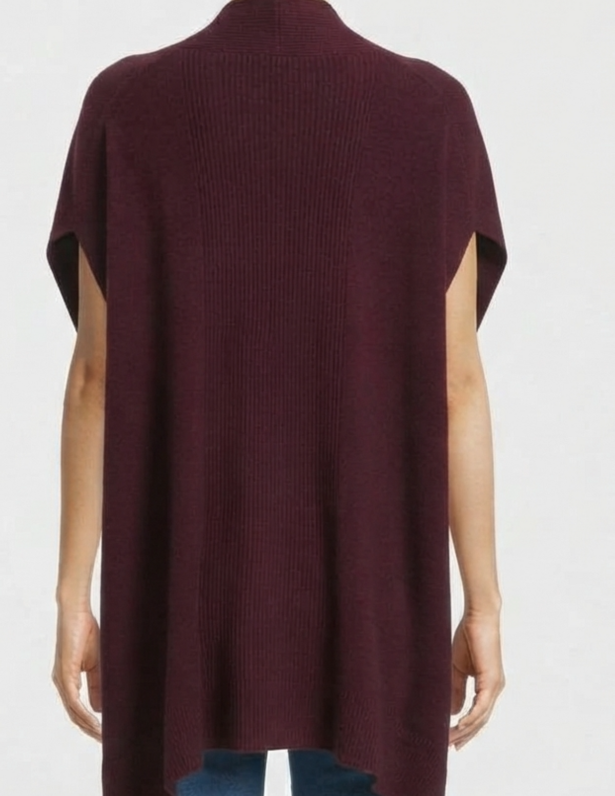 Capa guinda estilo poncho cuello en V