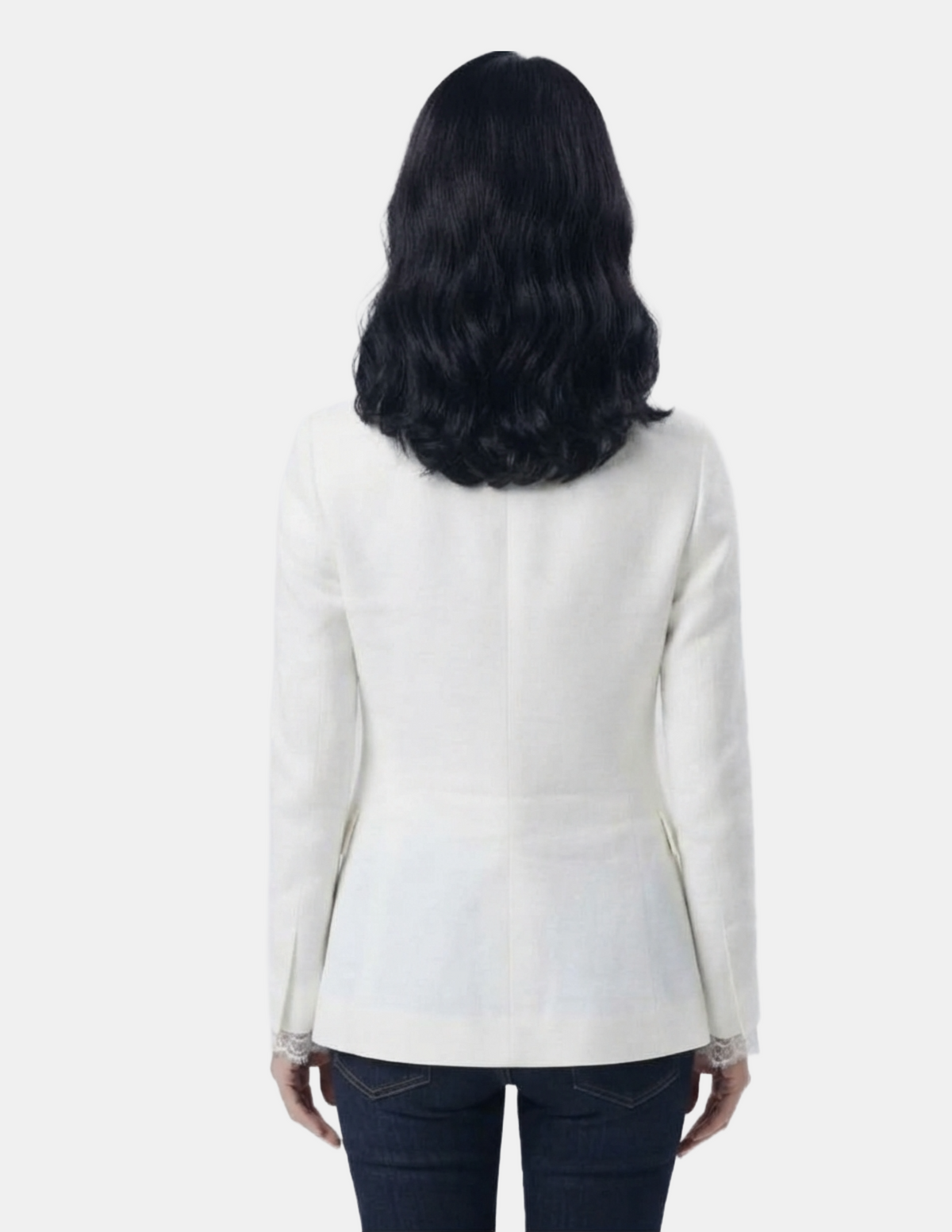Saco blanco con detalles de encaje abotonado