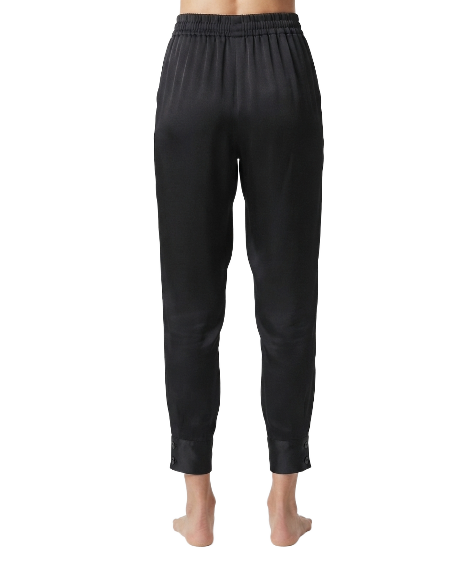 Pantalón negro con entalle en talones