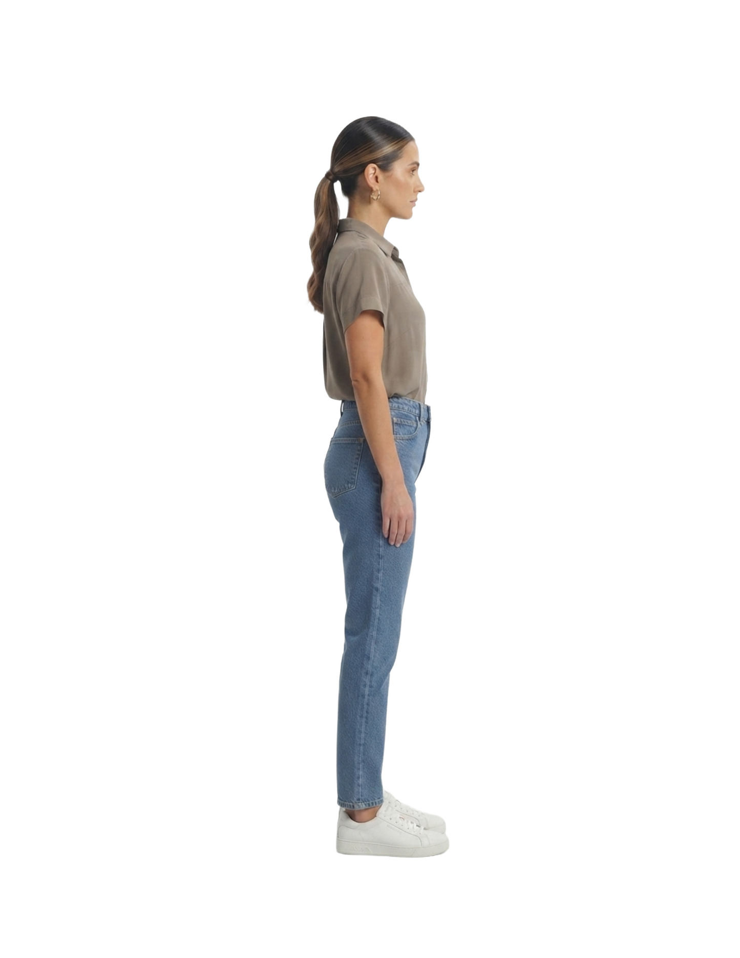 Blusa beige abotonada con amarre