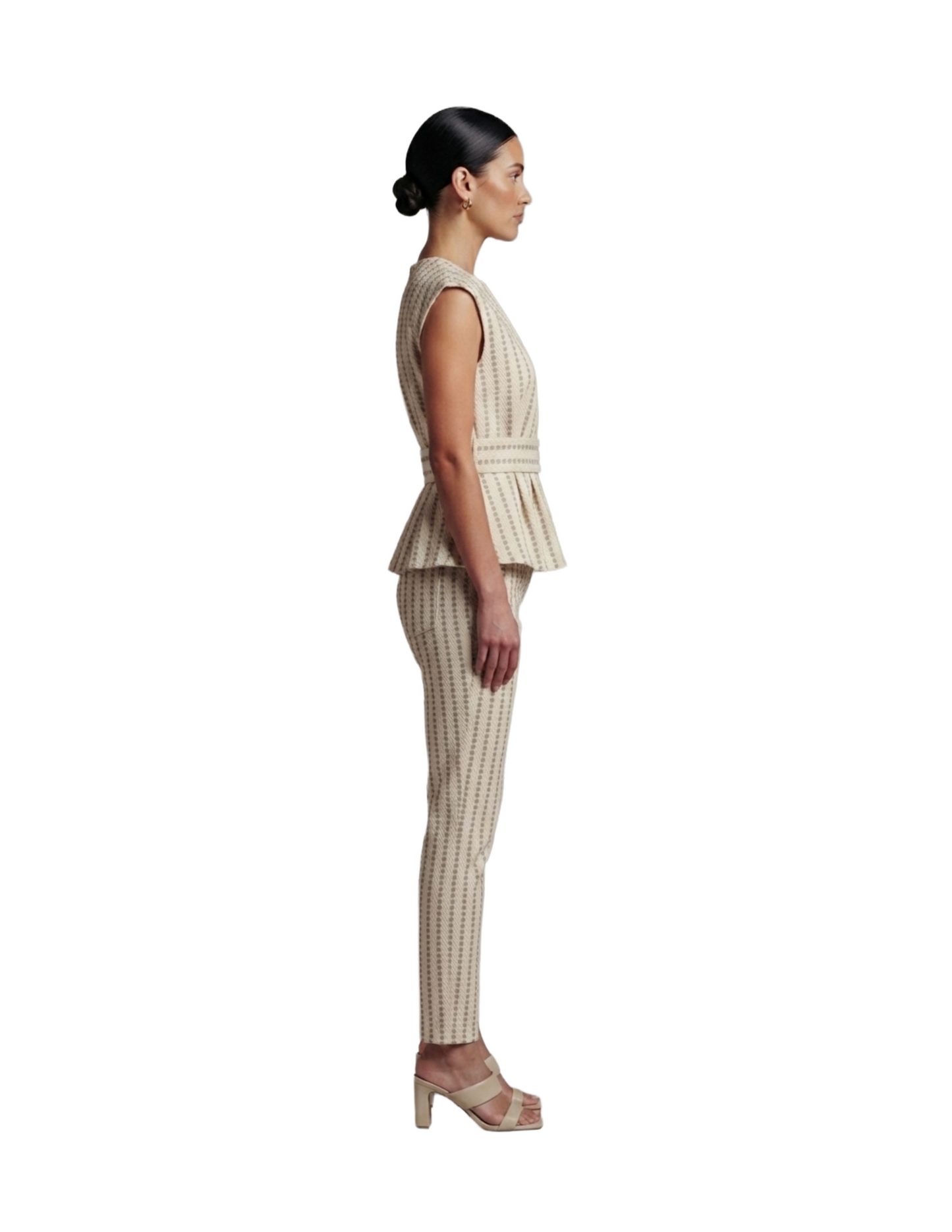 Conjunto de dos piezas de blusa y pantalón bordados con cuello redondo