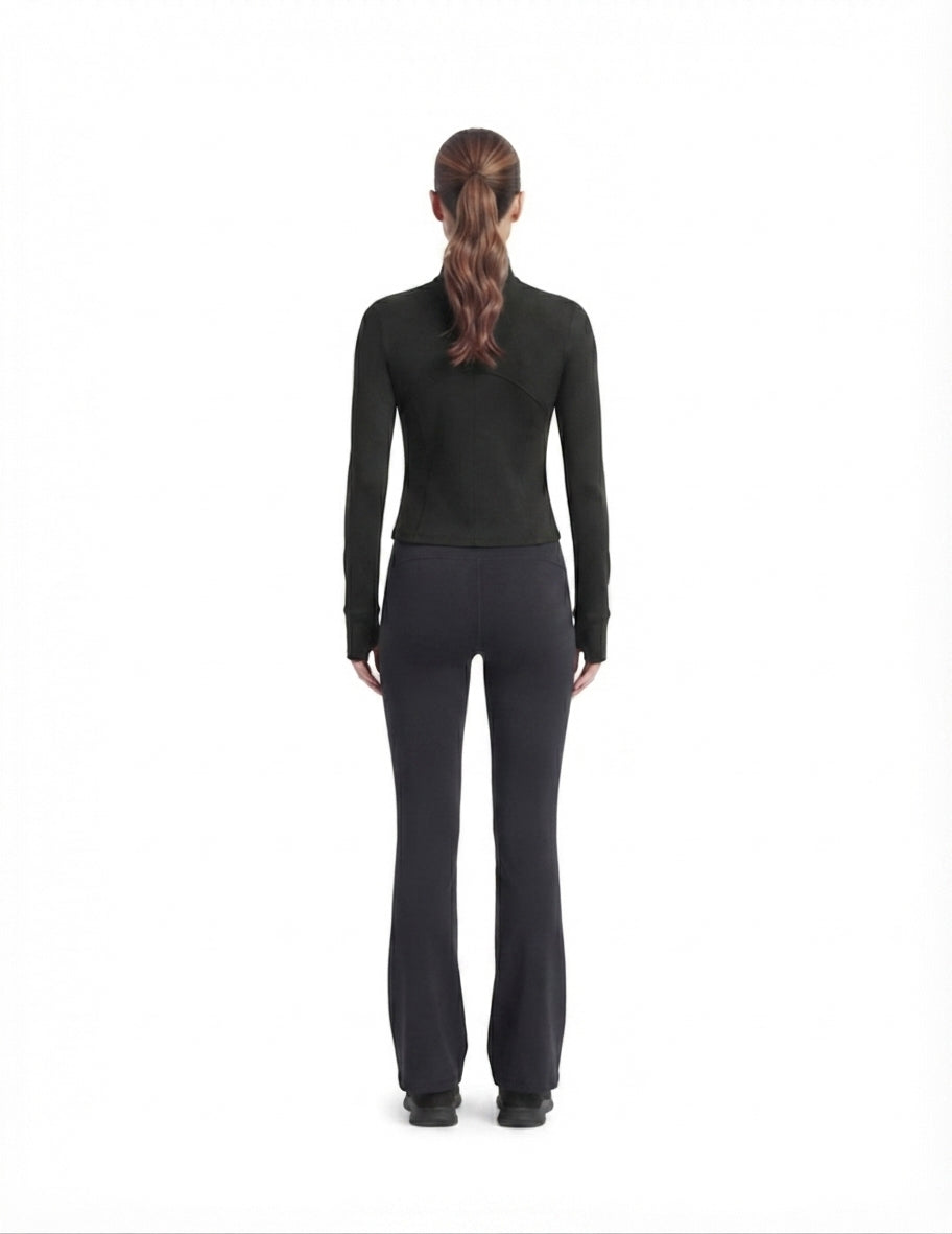 Conjunto deportivo negro de chamarra y pantalón