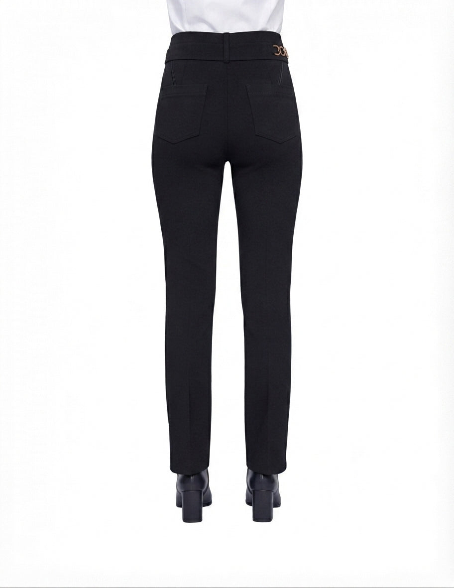 Malla tipo pantalón negra con detalle de cinto