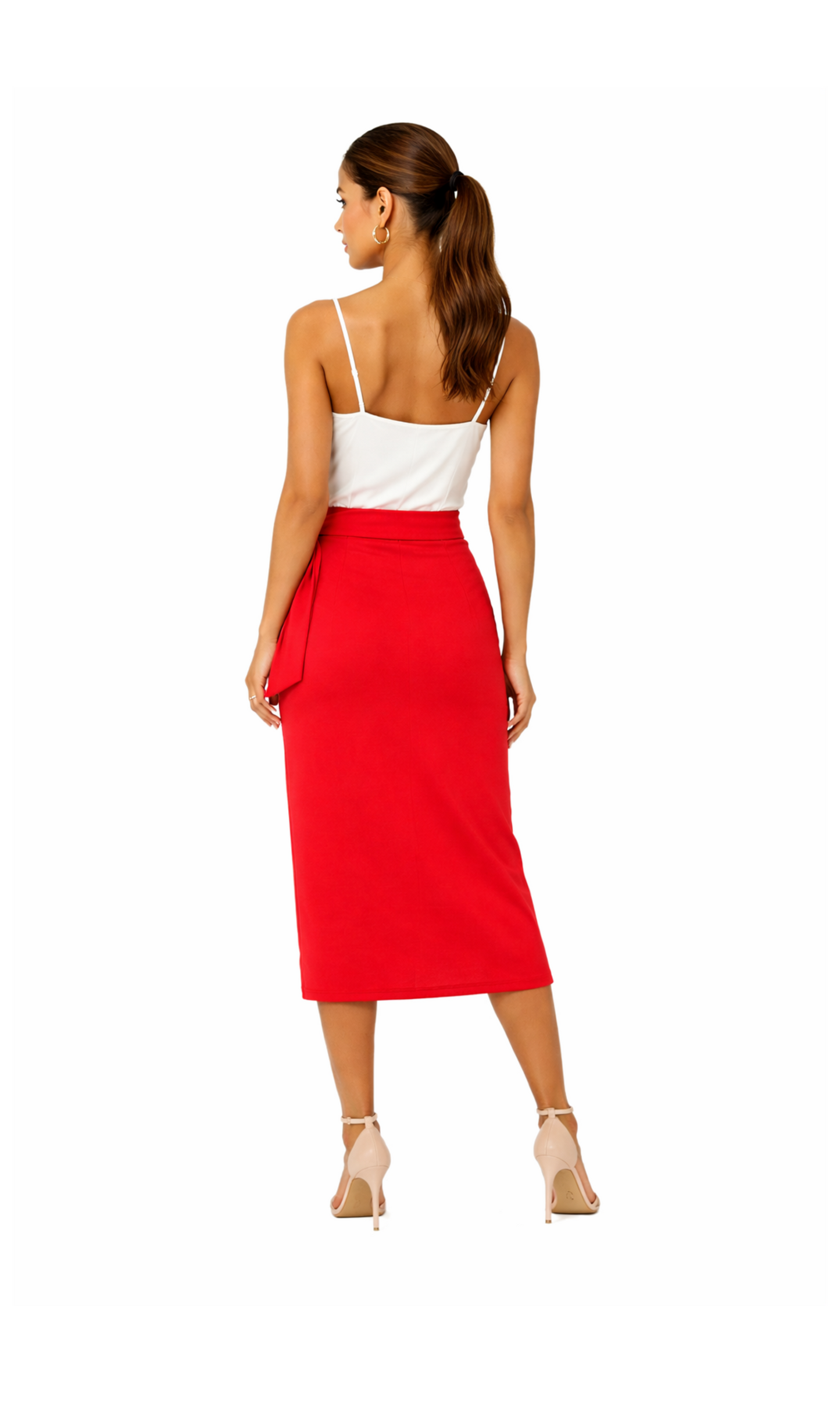 Falda roja tipo lápiz con detalle de cinto lateral