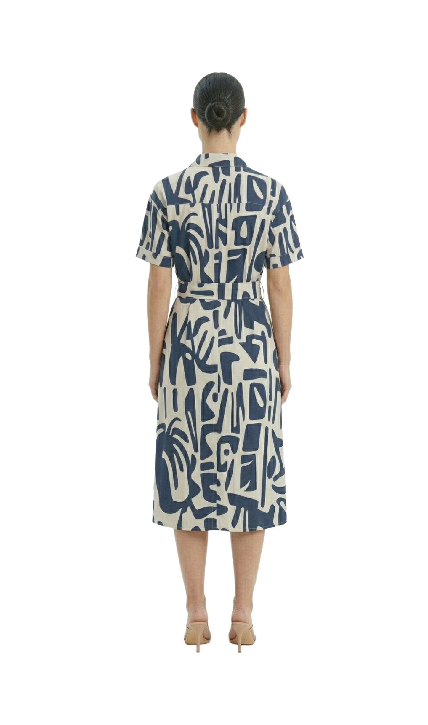 Vestido beige con estampado azul abotonado