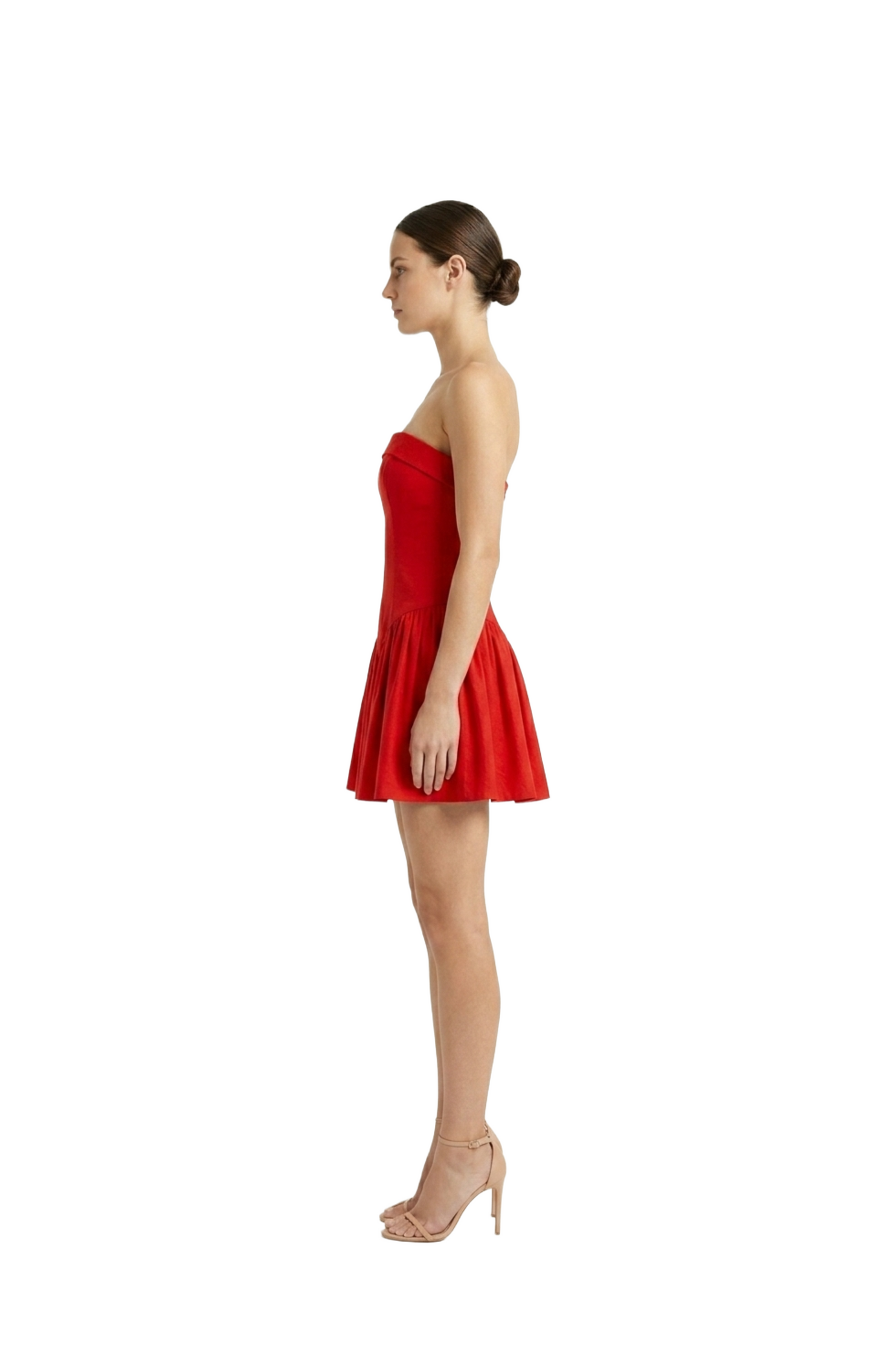 Vestido rojo strapless con falda globo