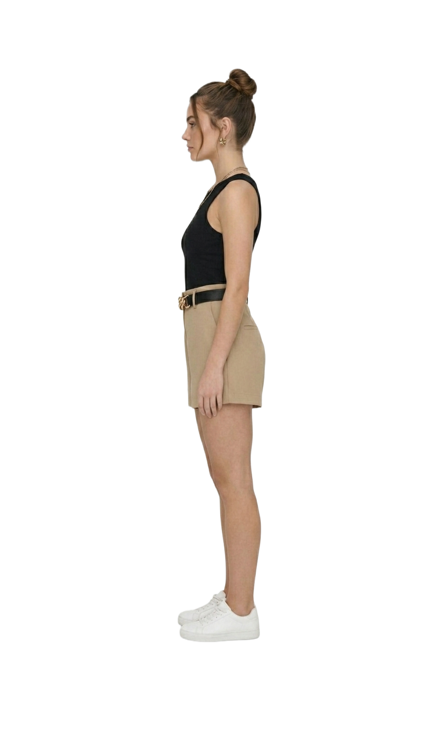 Short beige campirano con cinturon negro
