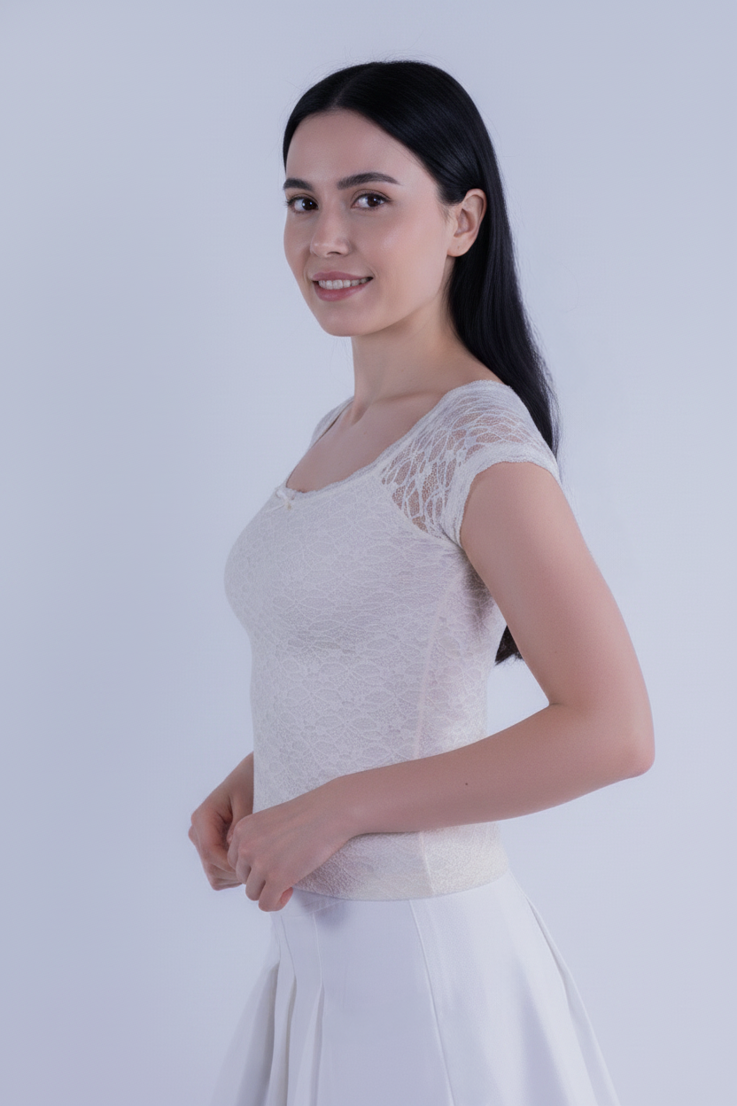Blusa beige de encaje semi transparente