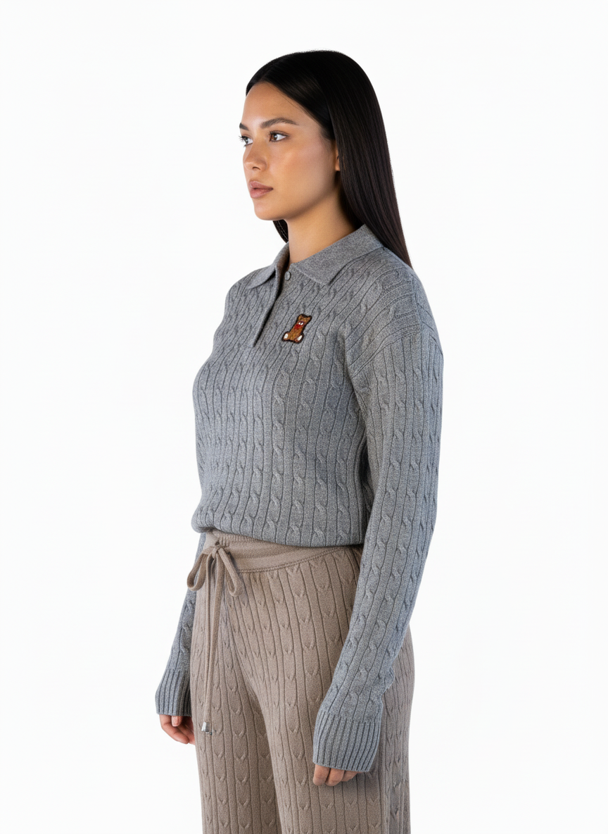 Suéter gris acanalado con tejido de peluche