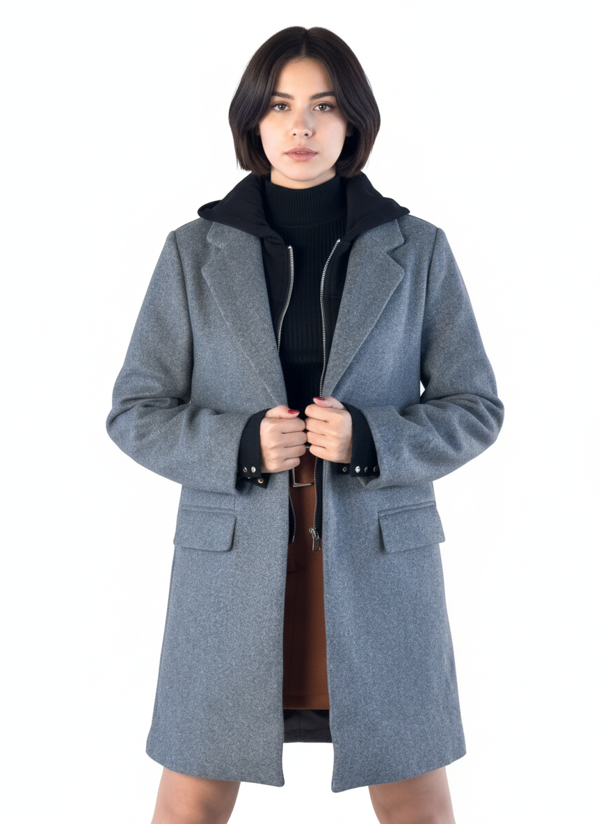 Abrigo con contraste de capucha negra