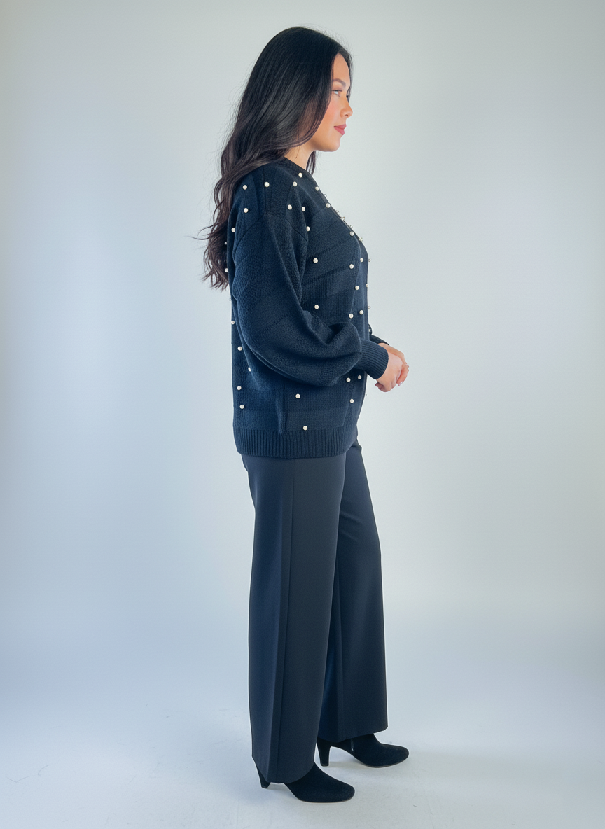 Suéter tejido negro con perlas