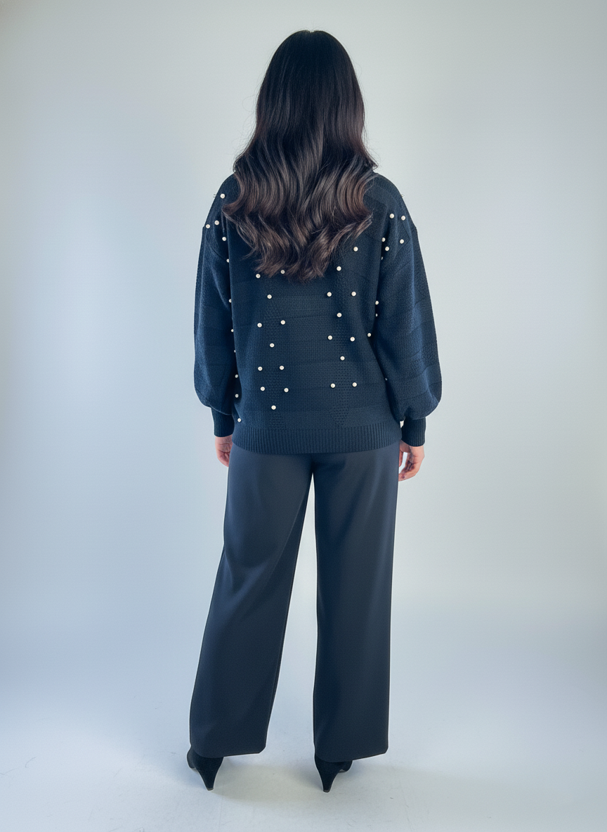 Suéter tejido negro con perlas