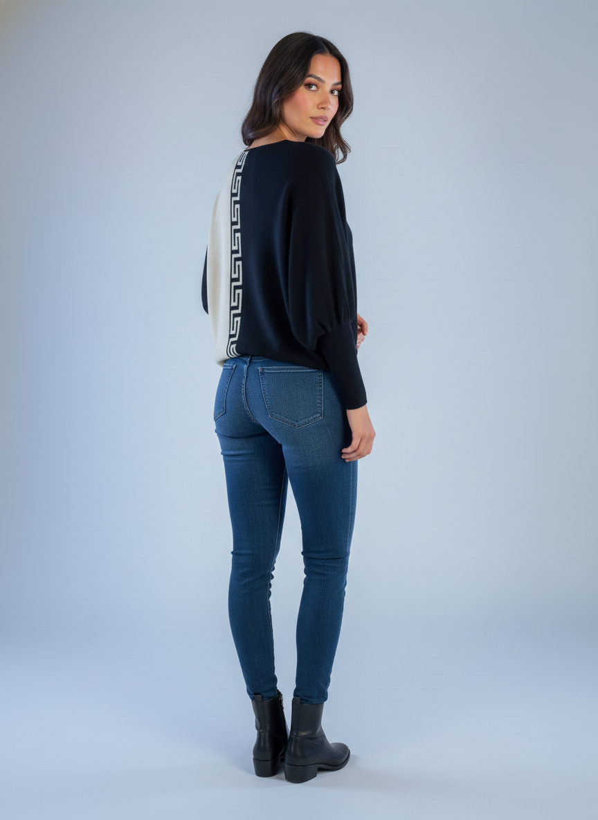 Suéter negro bicolor manga larga de semiglobo