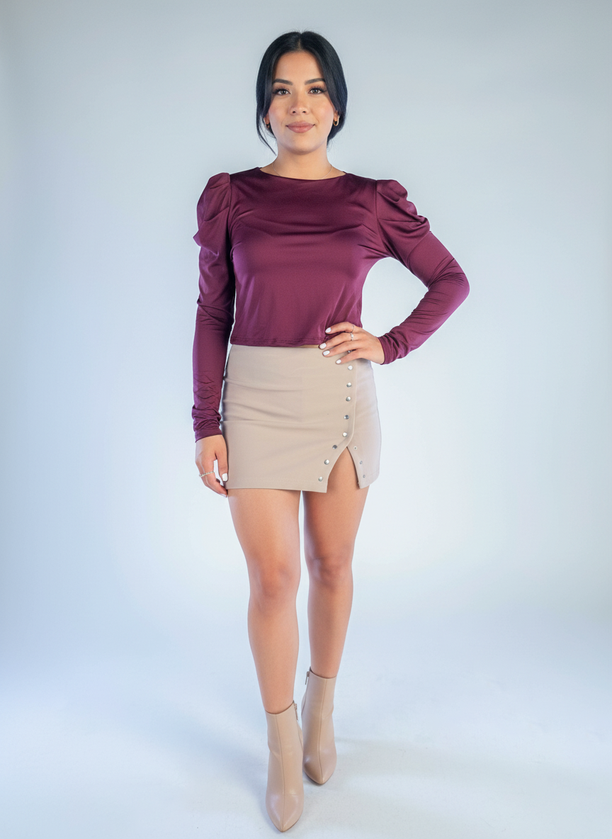 Crop top guinda con hombro tipo globo satinado