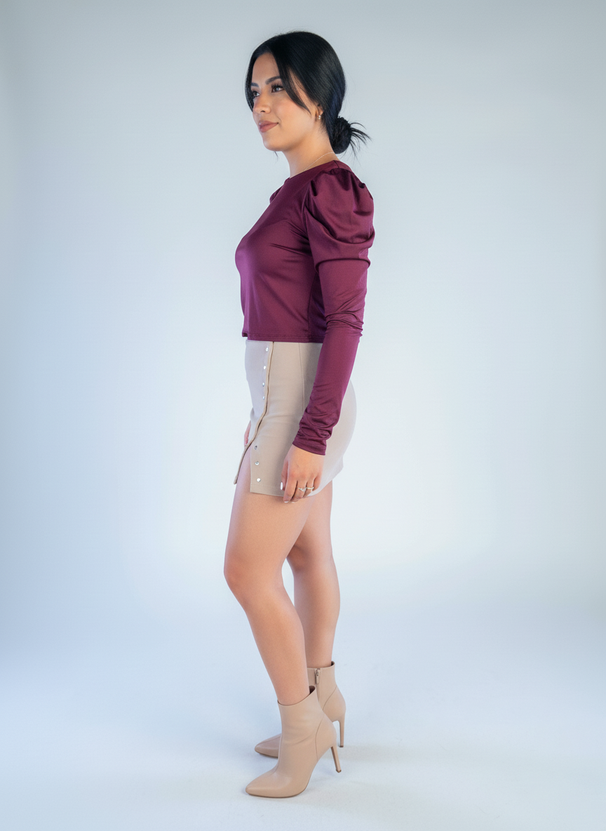 Crop top guinda con hombro tipo globo satinado