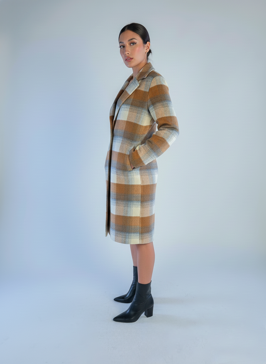 Saco cuadriculado con bolsas laterales cierre a un boton