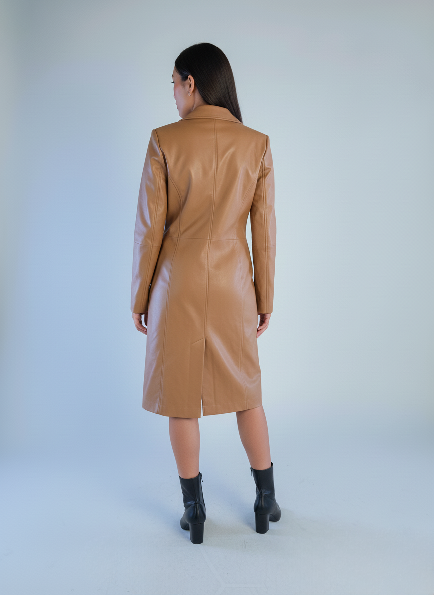 Gabardina de vinipiel con solapa color cafe