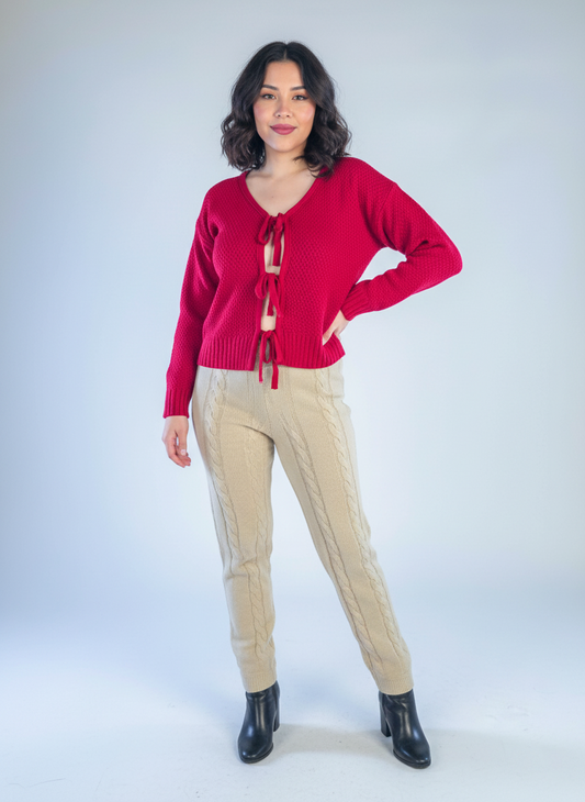 Cardigan guinda tejido con cierre con amarres