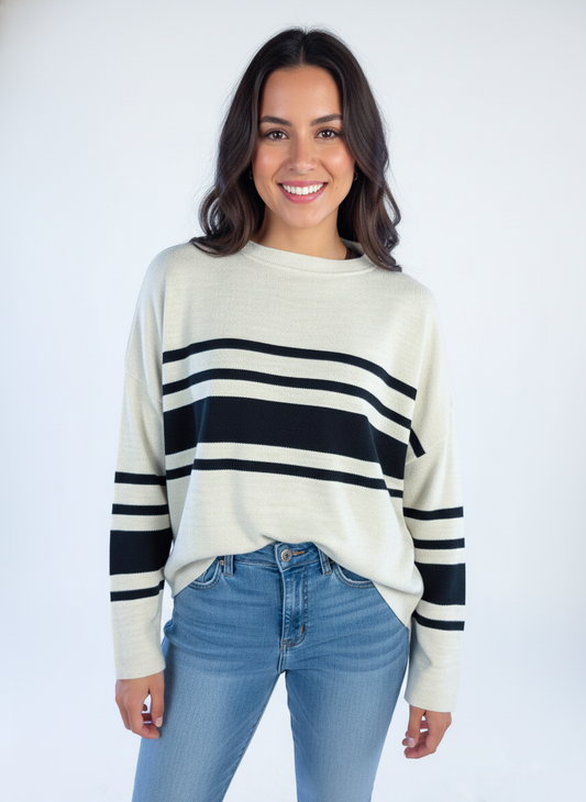 Suéter blanco con rayas negras