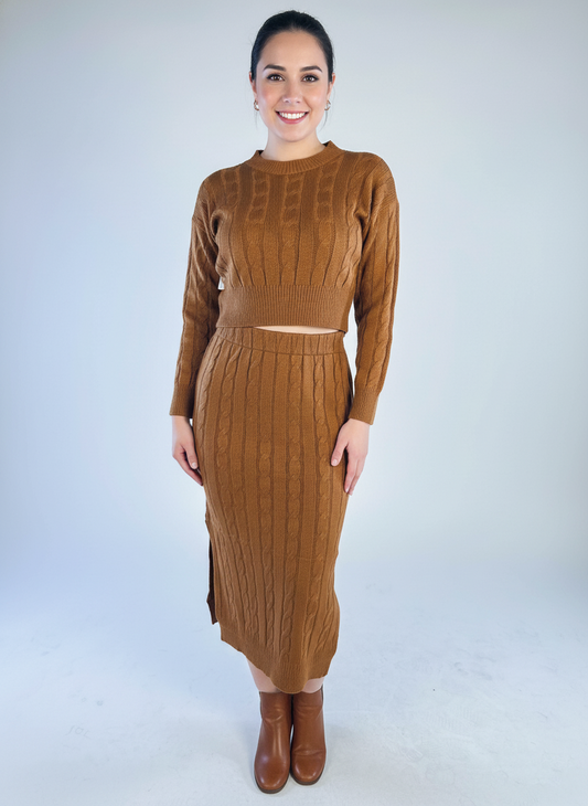 Conjunto cafe de dos piezas, crop top trenzado y falda