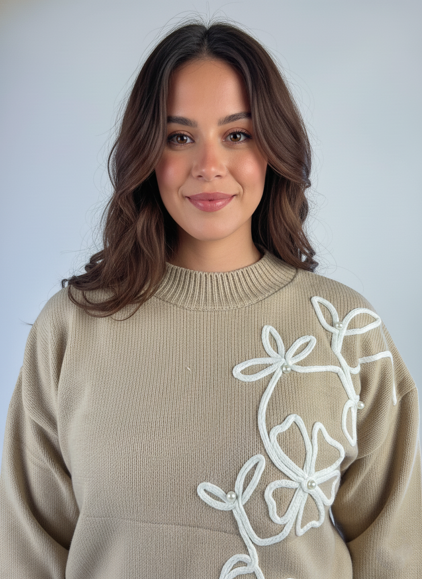 Suéter beige con detalles de flores laterales, semioversize